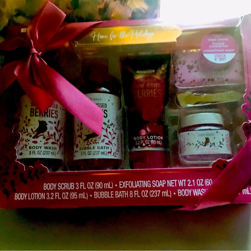 NIB Scent.Theory Large Holiday Gift Sey